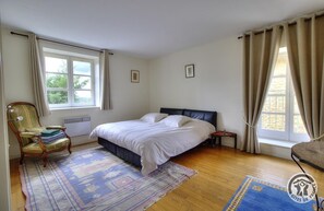 3 bedrooms, travel cot, free WiFi