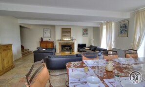 Flat-screen TV, fireplace