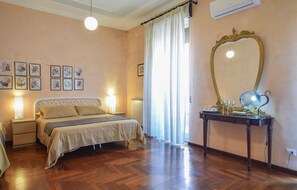 3 bedrooms, travel cot, free WiFi, bed sheets