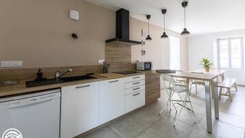 Fridge, microwave, oven, dishwasher