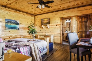6 bedrooms, desk, iron/ironing board, WiFi