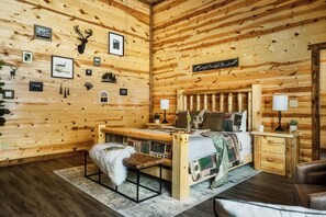 6 bedrooms, desk, iron/ironing board, WiFi