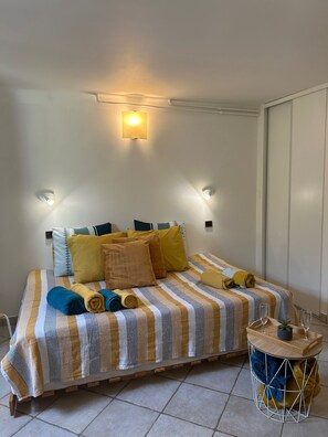 1 bedroom, desk, iron/ironing board, free WiFi - Beautiful studio + large terrace, 8 minutes from the sea. (Antibes)