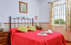 3 bedrooms, iron/ironing board, travel crib, free WiFi - Awesome home in Frigiliana/Torrox (Frigiliana/Torrox)