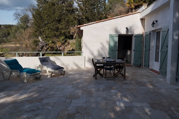 屋外ダイニングエリア