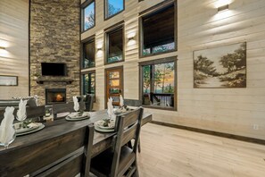 Dining - Mtn. Views/Pool Spa/Direct ATV Trails/Pool Table! (Broken Bow)