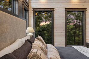 6 bedrooms, iron/ironing board, travel crib, free WiFi - Mtn. Views/Pool Spa/Direct ATV Trails/Pool Table! (Broken Bow)