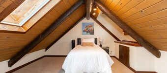 Cozy Hyalite Cabin! Minutes from MSU, Downtwon Bozeman & Hyalite Canyon!