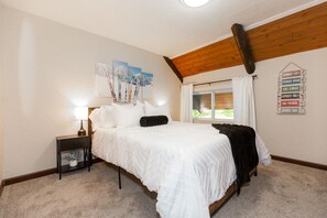 3 bedrooms, desk, travel cot, free WiFi