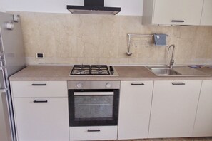 Fridge, oven, dishwasher, dining tables - SE016 - Senigallia, delightful three-room apartment 100 meters from the Rotonda (Senigallia)