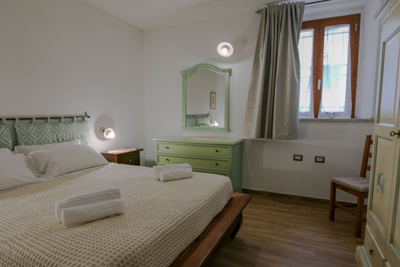 2 bedrooms, bed sheets