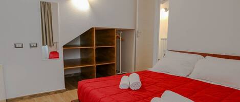 2 bedrooms, bed sheets