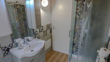 Dusche, Bidet, Handtücher