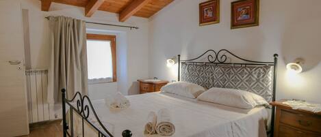 2 bedrooms, bed sheets