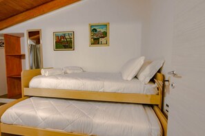 2 bedrooms, bed sheets - Issohadores Apartment (Mamoiada)