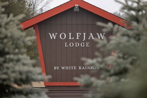 Home to the Wolfjaw Lodge, a charming standalone structure with a prominent roof and facade.