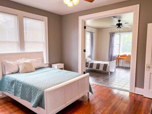 3 habitaciones, tabla de planchar con plancha, wifi y ropa de cama