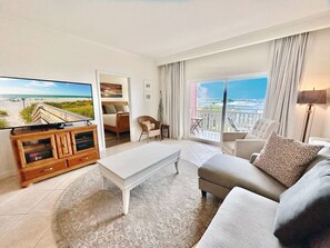 Smart TV, DVD player, books - Tide The Knot – Poolside Condo | Min Walk to Beach • Sleeps 6 (Mexico Beach)