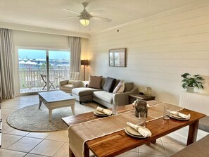 Smart TV, DVD player, books - Tide The Knot – Poolside Condo | Min Walk to Beach • Sleeps 6 (Mexico Beach)