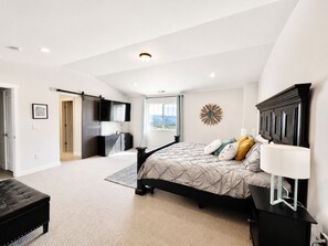4 Schlafzimmer, Schreibtisch, Bügeleisen/Bügelbrett, Reisekinderbett