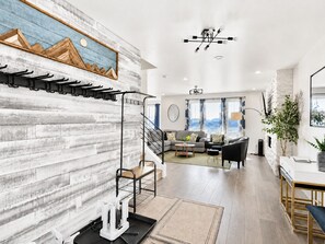 Smart TV, fireplace, video games, DVD player - Mountain Retreat, Stunning Views- Minutes to Deer Valley & Jordanelle: Sleeps 12 (Heber City)