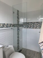 Suite sénior | Baño | Ducha y cabezal de ducha tipo lluvia