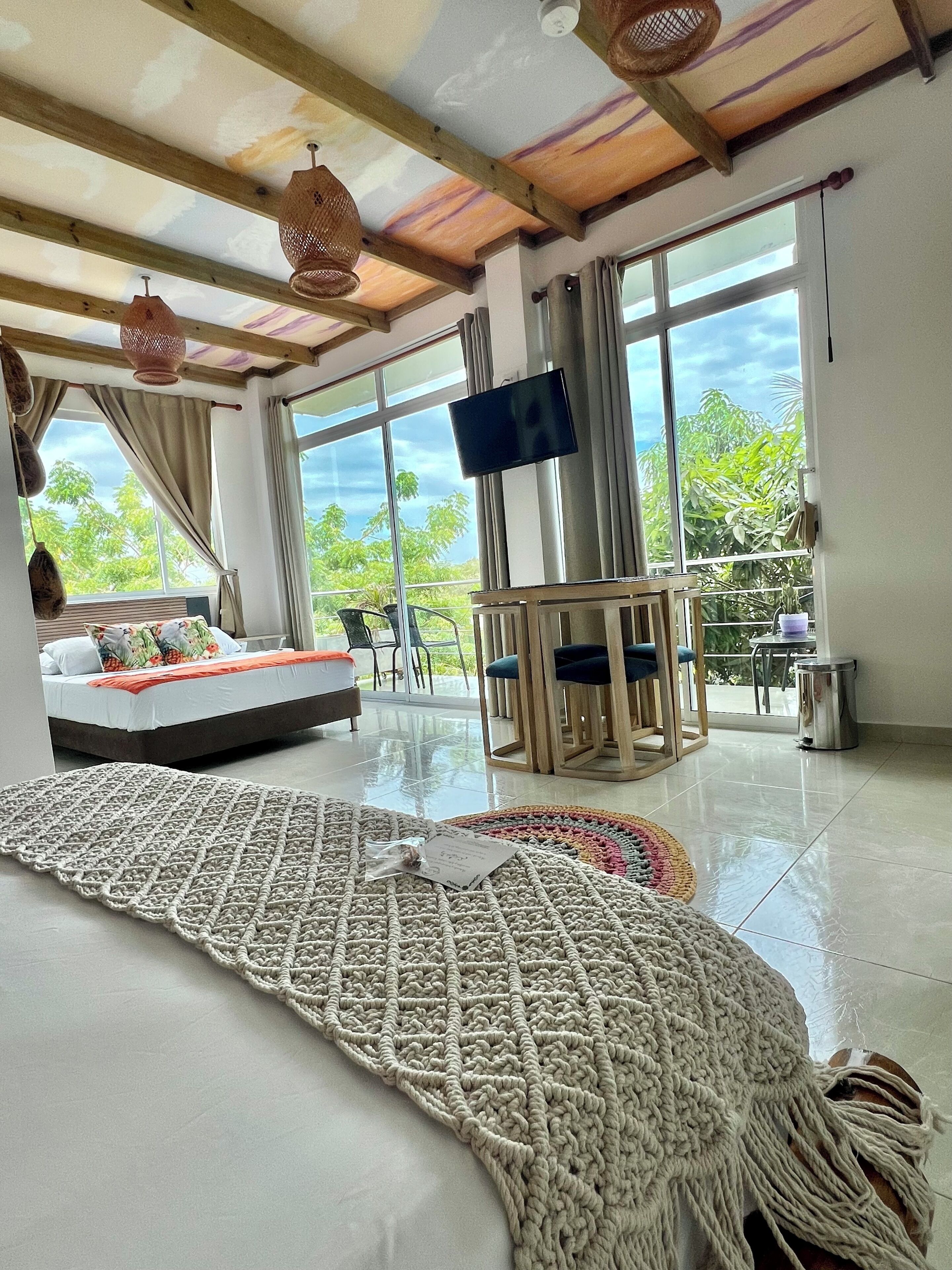 ห้องคอมฟอร์ท | เครื่องนอนระดับพรีเมียม, ผ้านวมขนเป็ด, มินิบาร์