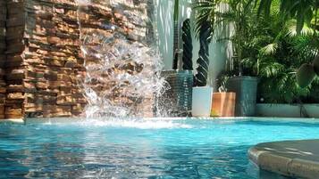 Kolam renang outdoor
