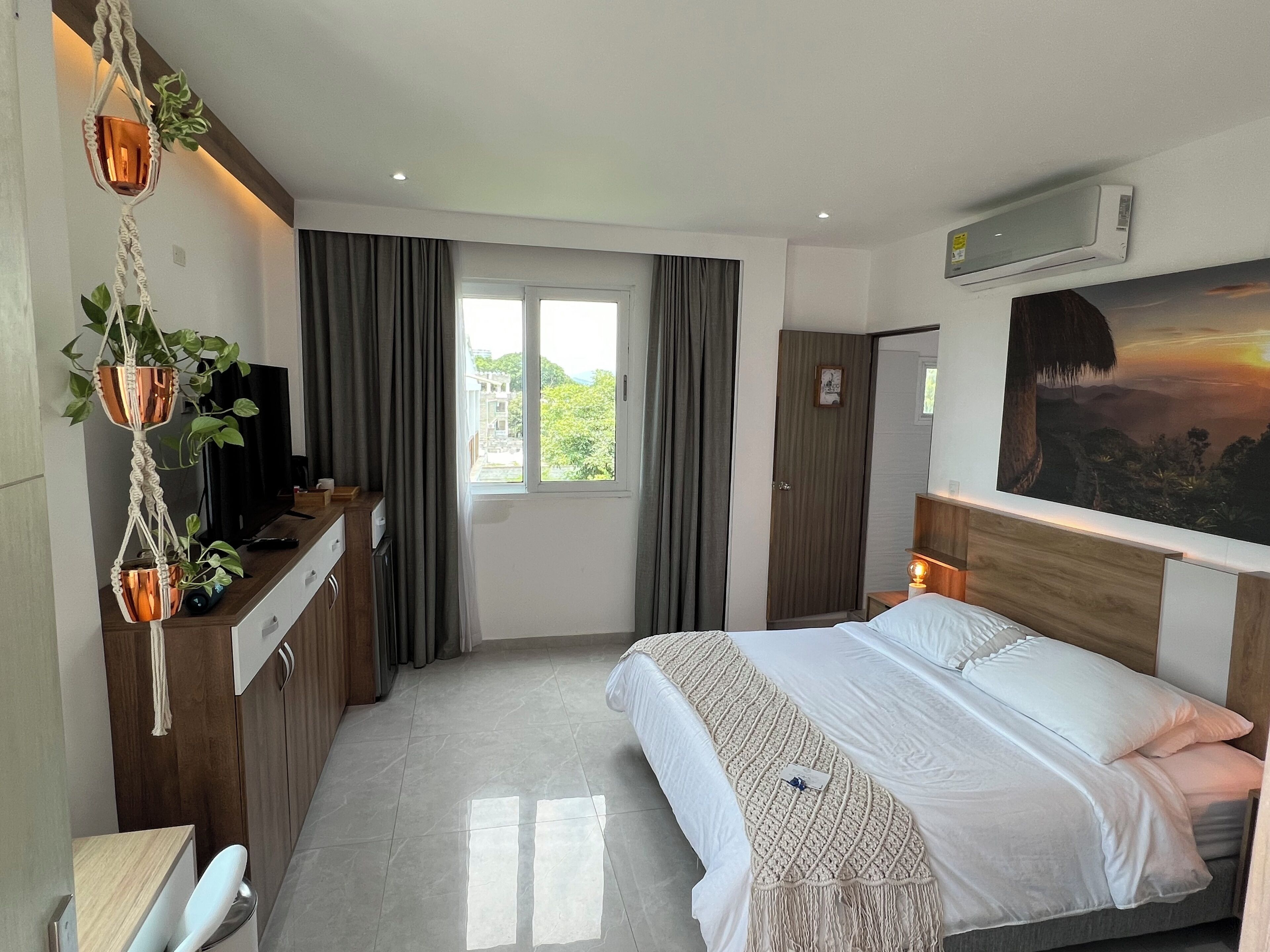 ห้องซีเนียร์สวีท | เครื่องนอนระดับพรีเมียม, ผ้านวมขนเ  ป็ด, มินิบาร์