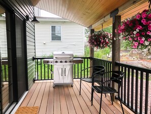 Terrace/patio - Alexbay Retreat within a short walk to all the downtown attractions (Alexandria Bay)