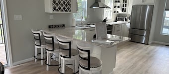 Alexbay Retreat within a short walk to all the downtown attractions