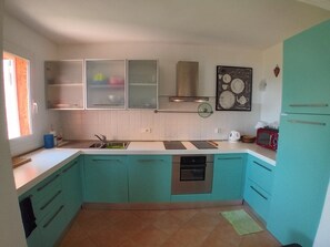 Kylskåp, mikrovågsugn och diskmaskin