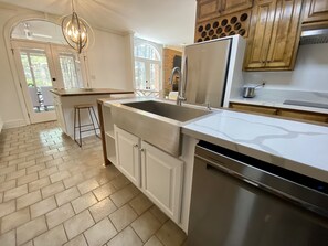 Fridge, microwave, oven, stovetop - Newly Renovated! Trilith 1.5 miles 2 Master Suites (Fayetteville)