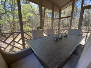 Outdoor dining - Newly Renovated! Trilith 1.5 miles 2 Master Suites (Fayetteville)