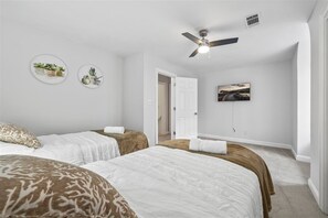 4 bedrooms, iron/ironing board, WiFi, bed sheets