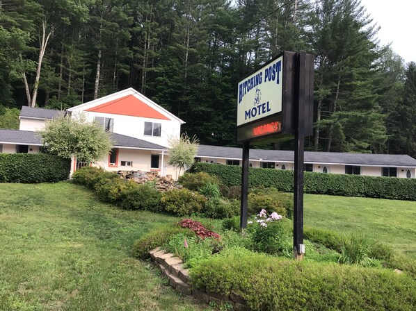 Front of property - Hitching Post Country Motel (Cornwall Bridge)
