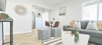 Steps to the Sand-Upscale Beach Cottage