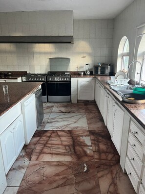 Fridge, microwave, oven, coffee/tea maker