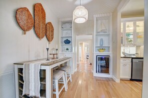 Dining - Private Oasis minutes away from the beach (Lake Worth)