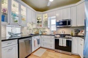 Private kitchen - Private Oasis minutes away from the beach (Lake Worth)