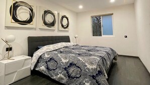 Condo Economy | Bộ đồ giường cao cấp, nệm cao su hoạt tính (memory foam), bàn 