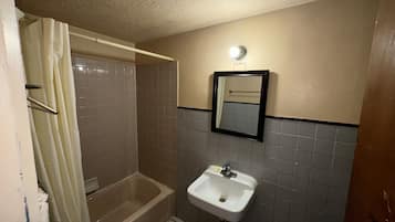 Chambre avec lits jumeaux, 2 grands lits | Salle de bain