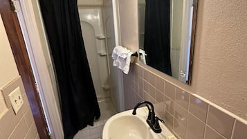 Single Room | Free WiFi