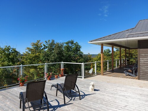 Old Baldy Chalet Kimberley 4 bedroom 2 bathroom sauna and outdoor hot tub.