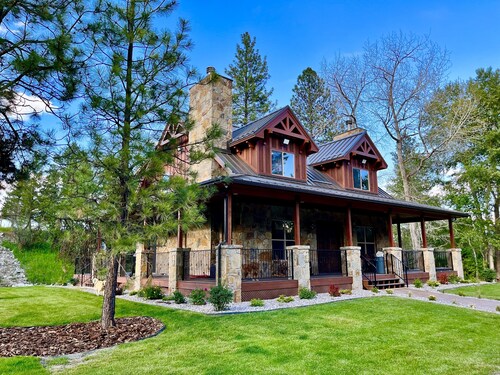 Riverfront Luxury Cabin With Pond And Hot Tub