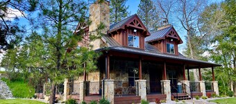 Riverfront Luxury Cabin With Pond And Hot Tub