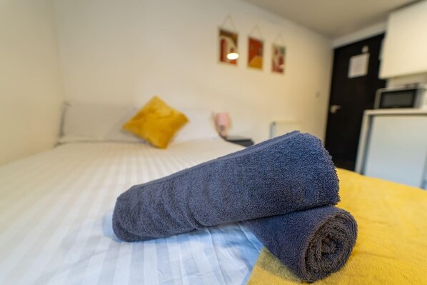 Iron/ironing board, WiFi - Ground floor studio close to the city! (Birmingham)