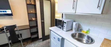 冷蔵庫、電子レンジ、オーブン