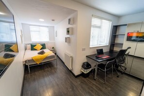 Iron/ironing board, WiFi - Large Studio available on First floor! (Birmingham)