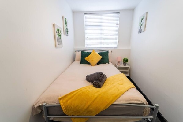 Iron/ironing board, WiFi - Large Studio available on First floor! (Birmingham)